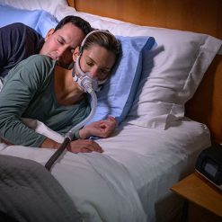 healthcare professionals airfit f40 couple sleeping in bed