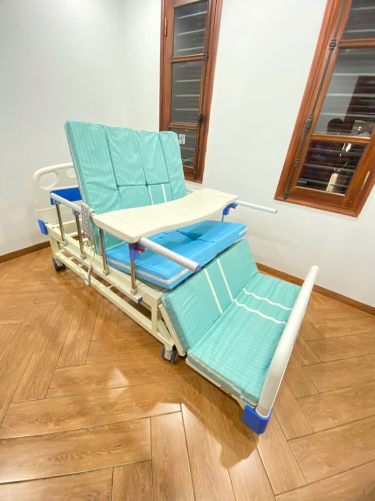 giường bệnh nhân điều khiển bằng điện