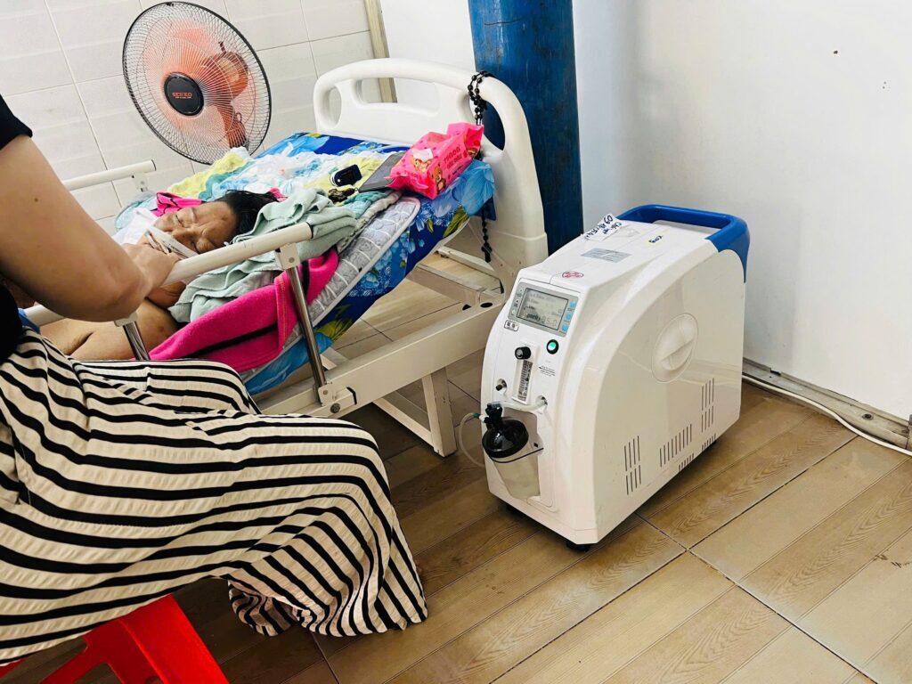 máy oxy cho ngưởi mở khí quản
