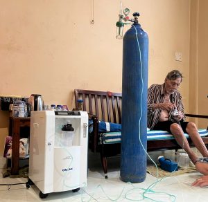 máy tạo oxy cho người già