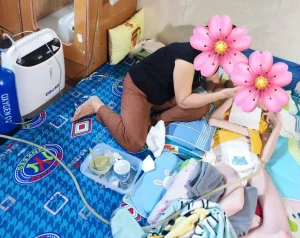Mua Máy Tạo Oxy Tại Tân Phú & Bình Tân: Giao Hỏa Tốc & Lắp Đặt Tại Nhà Trong 30 Phút Kỹ thuật viên An Khánh Medical bàn giao, hướng dẫn sử dụng tại nhà máy tạo oxy Oromi 5 lít cho bé trai bại liệt